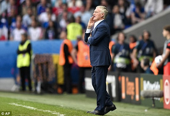 Pháp và Thụy Sĩ dắt tay nhau vào vòng sau ảnh 27