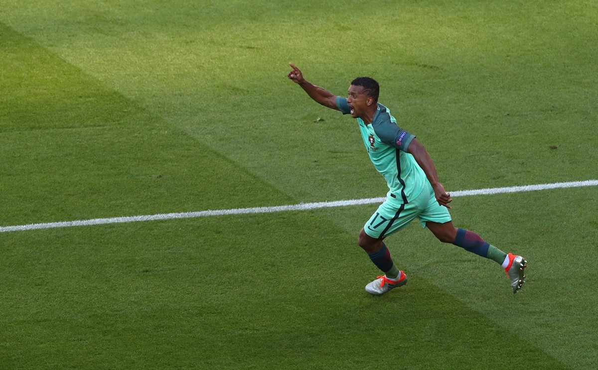 Ronaldo giải cứu Bồ Đào Nha trong cơn mưa gôn ảnh 16