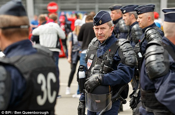 Nga vs Slovakia (1-2): 'Gấu Nga' ngã kềnh ảnh 1