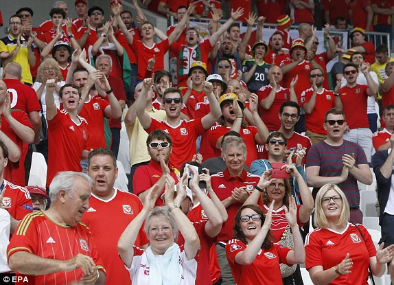 Xứ Wales giành chiến thắng lịch sử ảnh 11