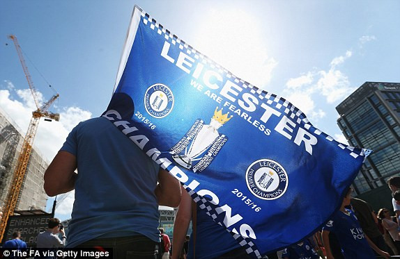 Ibrahimovic giúp M.U đoạt Siêu Cup Anh ảnh 2