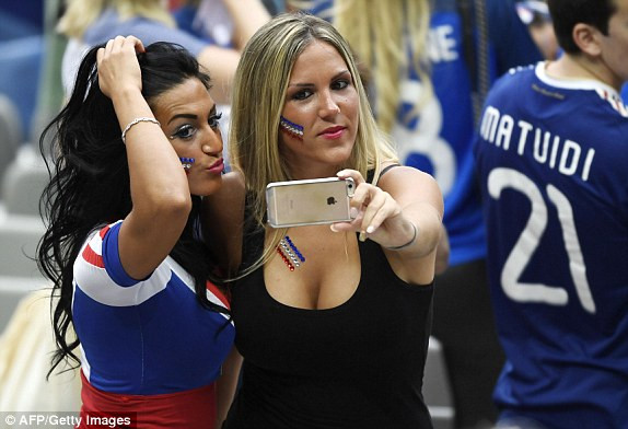 Pháp vs Romania (2-1): Siêu phẩm của Payet ảnh 9