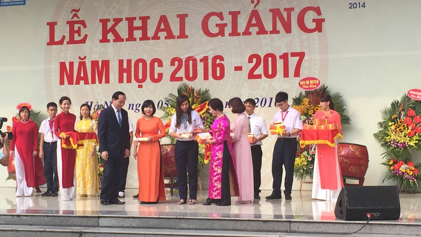 Chủ tịch nước đánh trống khai giảng năm học mới ảnh 29