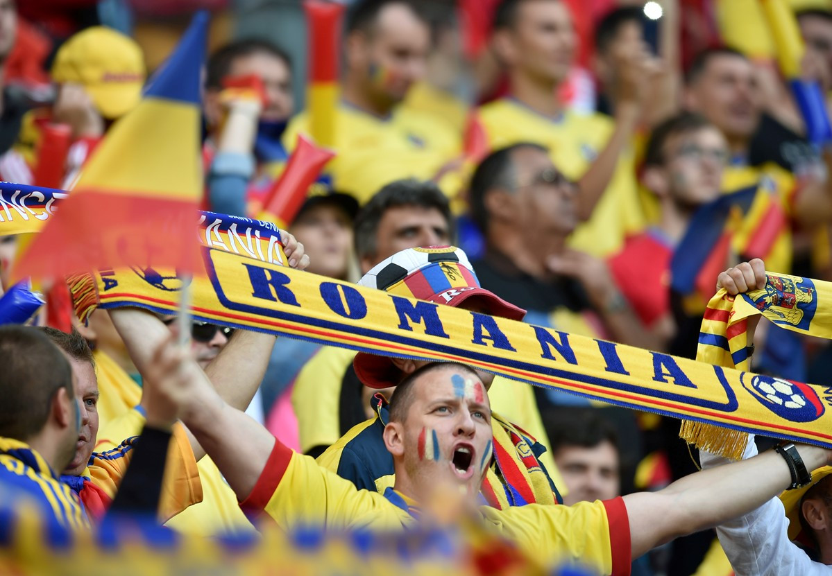 Pháp và Thụy Sĩ dắt tay nhau vào vòng sau ảnh 9