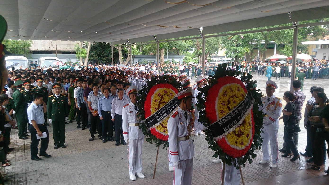 Hàng nghìn người đội mưa tiễn biệt 9 liệt sĩ CASA-212 ảnh 35