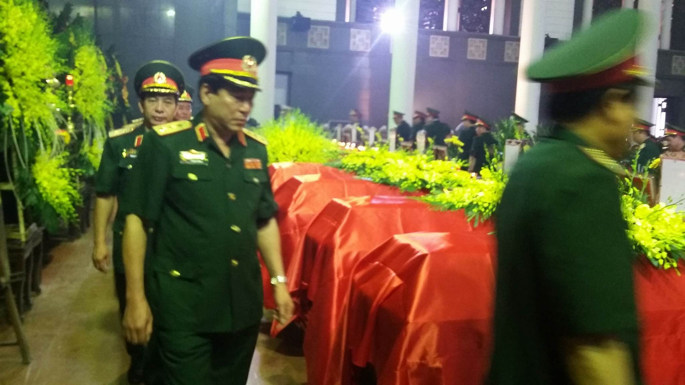 Hàng nghìn người đội mưa tiễn biệt 9 liệt sĩ CASA-212 ảnh 55