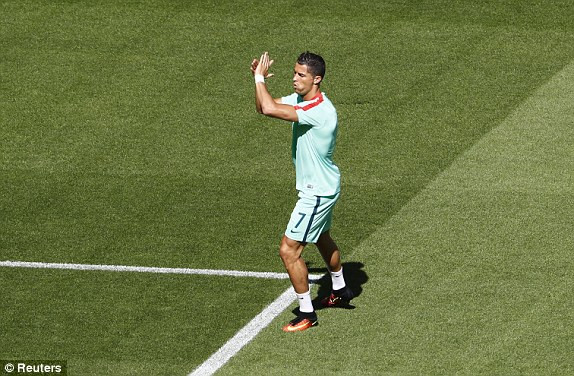 Ronaldo giải cứu Bồ Đào Nha trong cơn mưa gôn ảnh 5