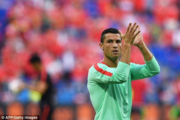 Ronaldo và Nani đưa Bồ Đào Nha vào chung kết ảnh 2