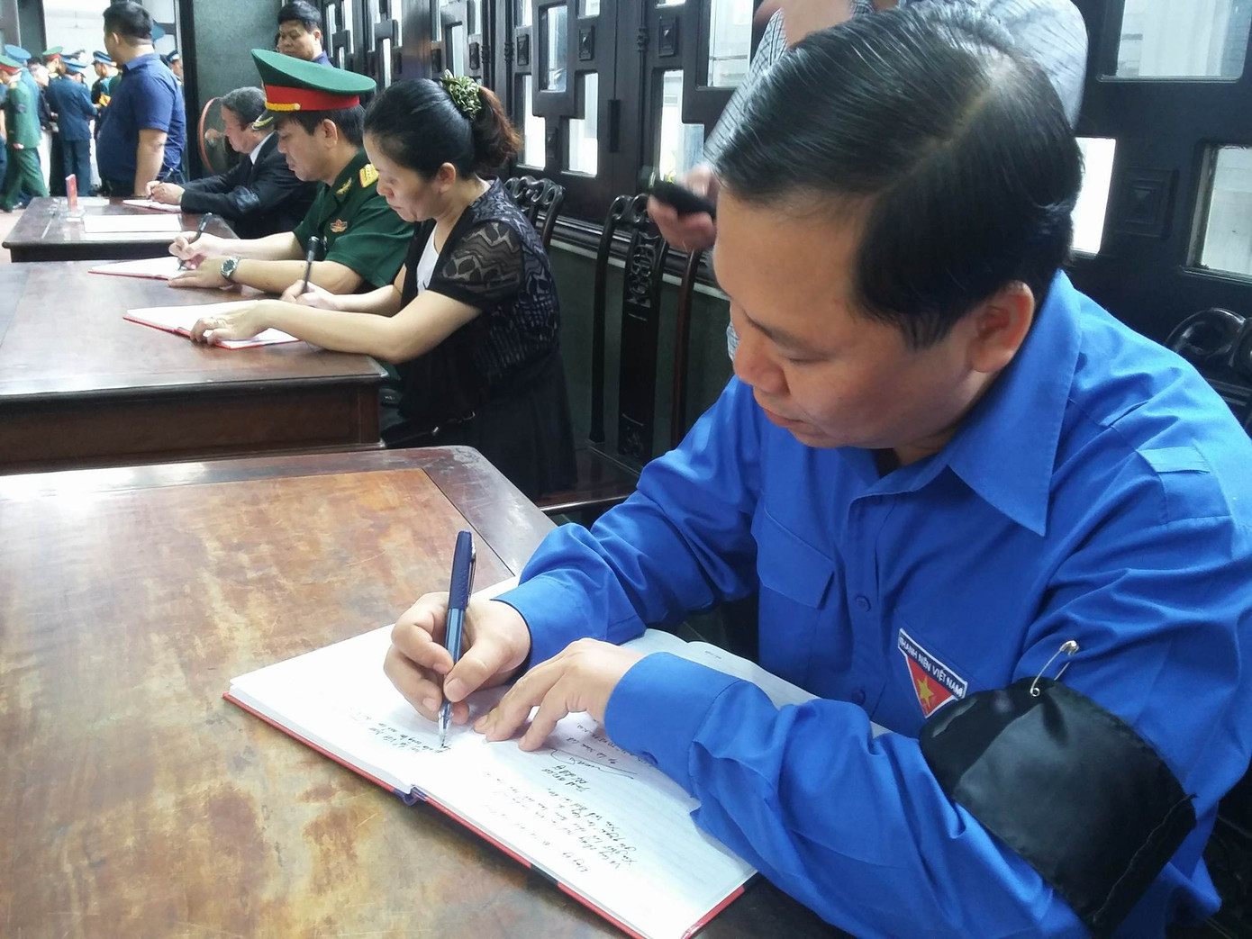 Hàng nghìn người đội mưa tiễn biệt 9 liệt sĩ CASA-212 ảnh 21