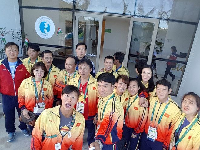 Cuồng nhiệt chào đón 'người hùng' Olympic Hoàng Xuân Vinh ảnh 26