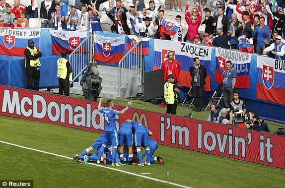 Xứ Wales giành chiến thắng lịch sử ảnh 2