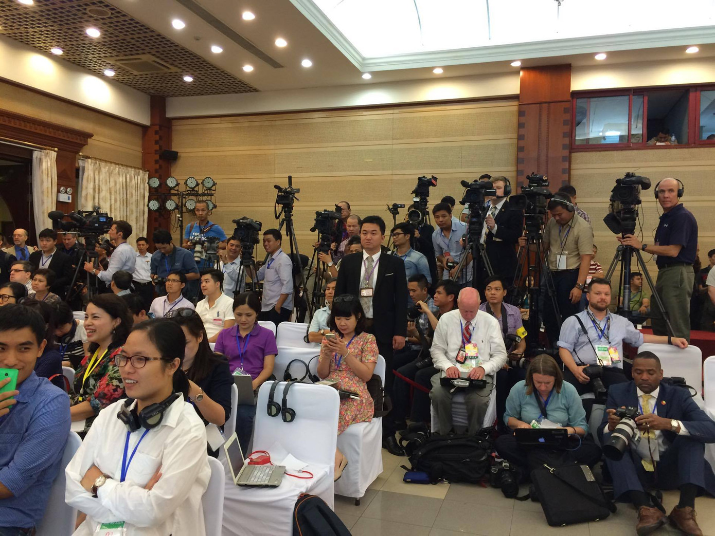 Ông Obama thưởng thức bún chả Hà Nội ảnh 49