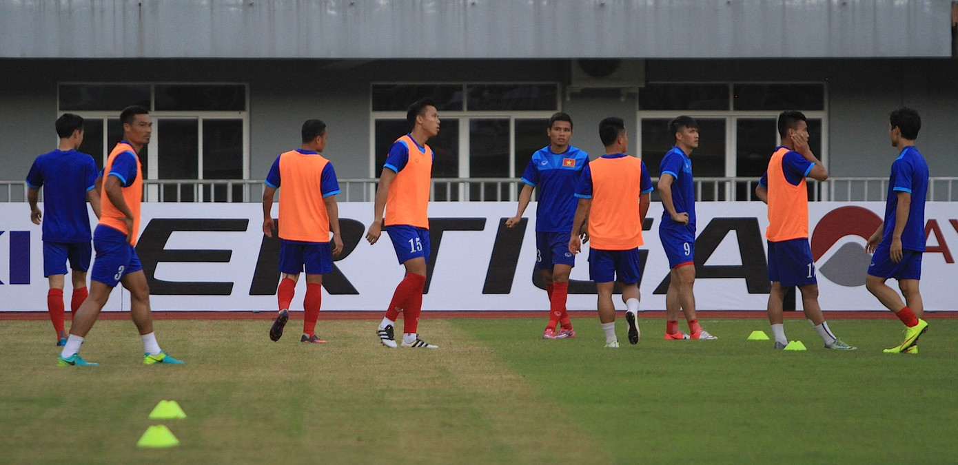 Tuyển Việt Nam hạ Campuchia trong thế 10 chống 11 ảnh 7