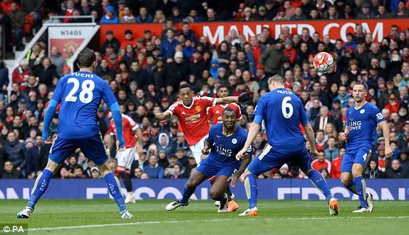 M.U vs Leicester (1-1): Chưa có tân vương ảnh 10
