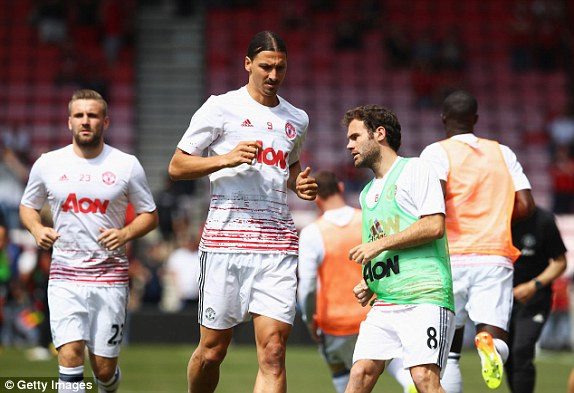 Ibra tỏa sáng, M.U thắng đậm trận ra quân ảnh 4