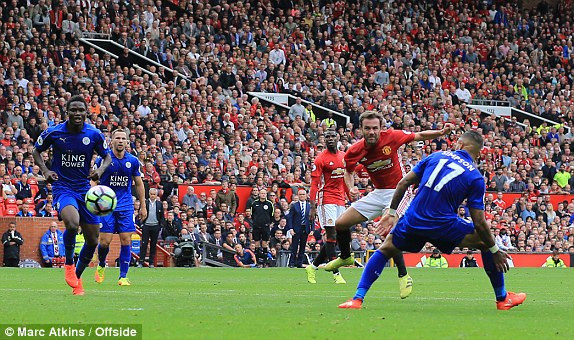 Pogba lần đầu 'nổ súng', M.U vùi dập Leicester City ảnh 12