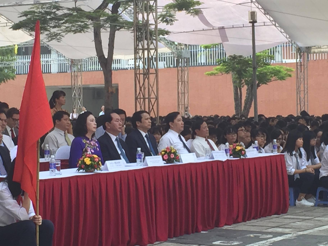 Chủ tịch nước đánh trống khai giảng năm học mới ảnh 38