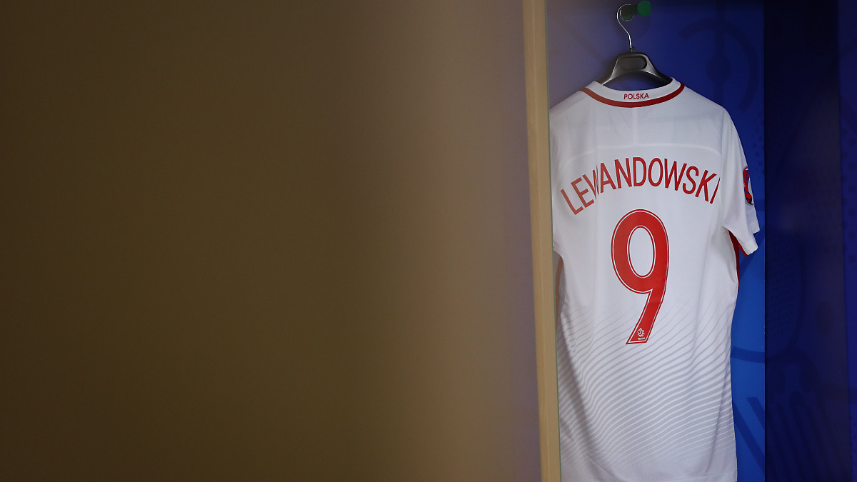 Hạ Thụy Sĩ ở loạt 'đấu súng', Ba Lan lần đầu vào tứ kết ảnh 4