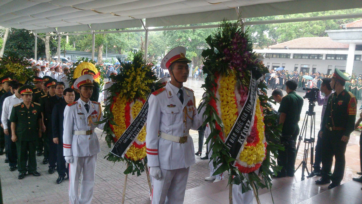 Hàng nghìn người đội mưa tiễn biệt 9 liệt sĩ CASA-212 ảnh 37