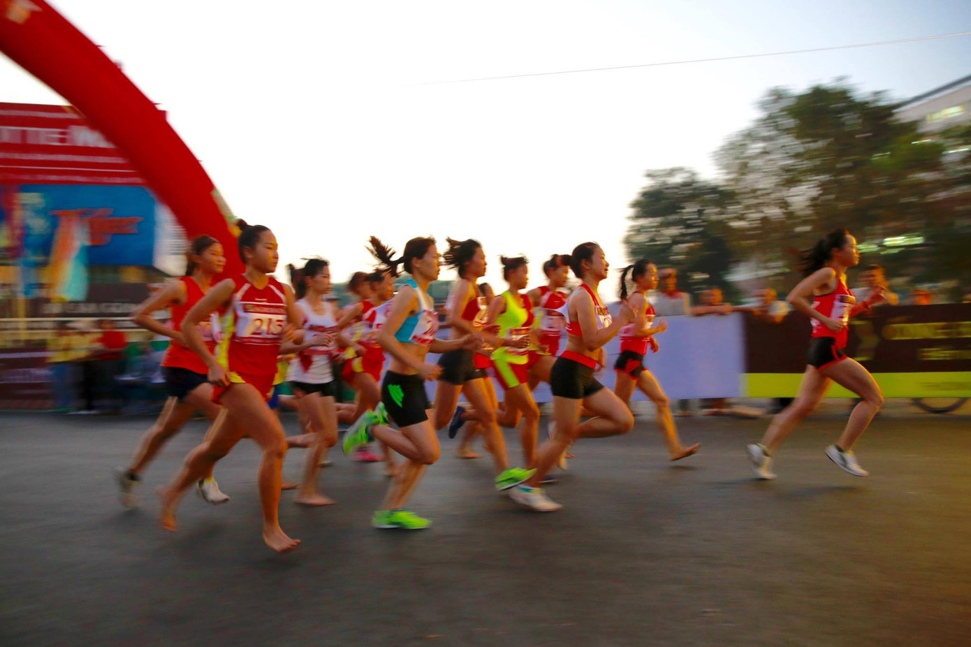 Tưng bừng đua tài Việt dã Tiền Phong ảnh 16