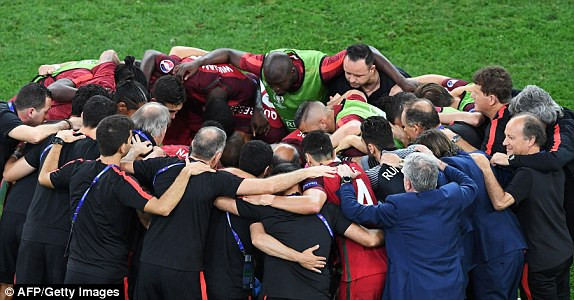 Bồ Đào Nha vào bán kết sau loạt 'đấu súng' nghẹt thở ảnh 26