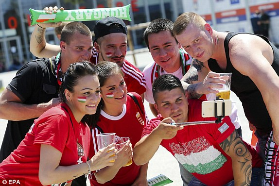 Ronaldo giải cứu Bồ Đào Nha trong cơn mưa gôn ảnh 3