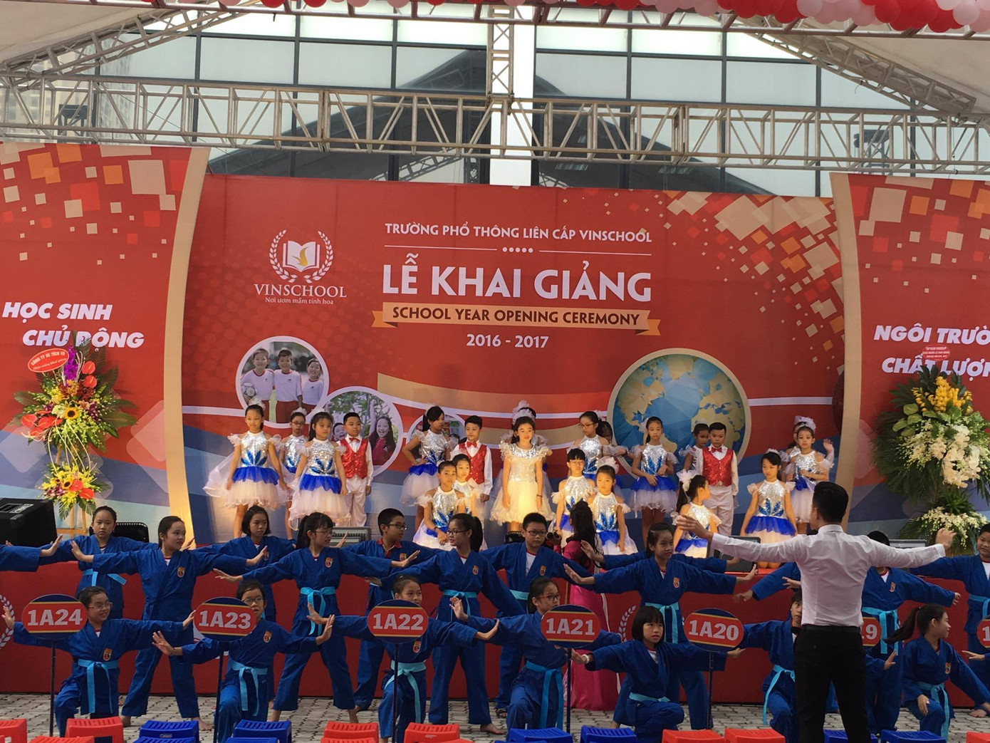 Chủ tịch nước đánh trống khai giảng năm học mới ảnh 35