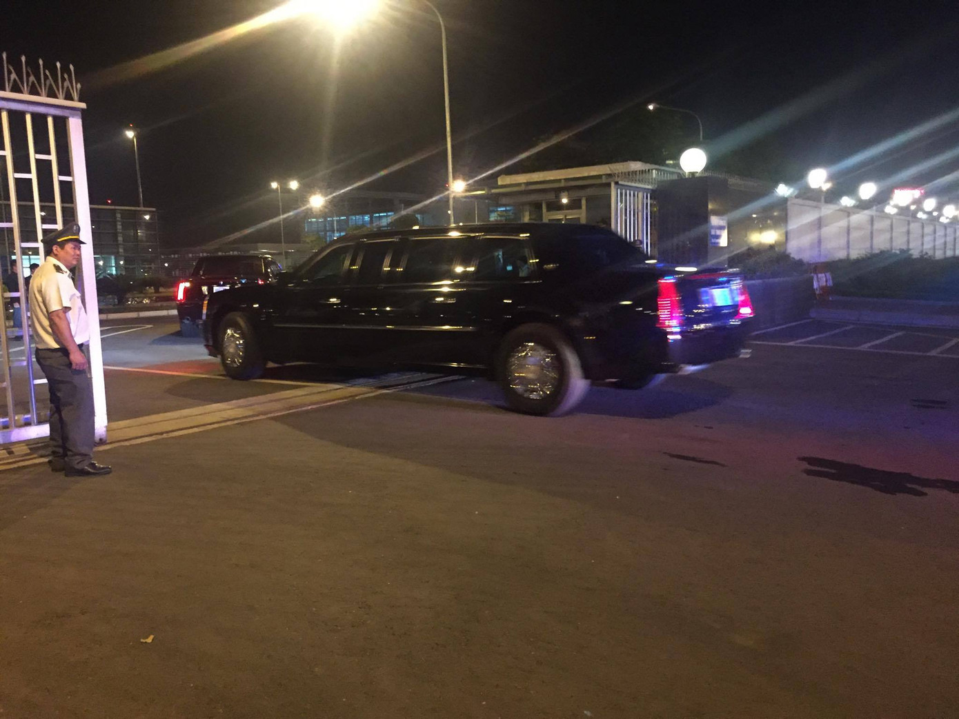 Tổng thống Mỹ Obama đã đến Hà Nội ảnh 20