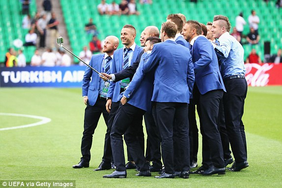 Xứ Wales vùi dập 'Gấu Nga', Anh bất lực trước Slovakia ảnh 6