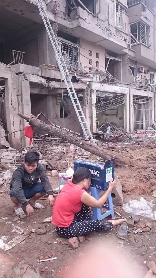 Đau lòng cảnh vợ nạn nhân vụ nổ lớn ở Hà Đông ảnh 2