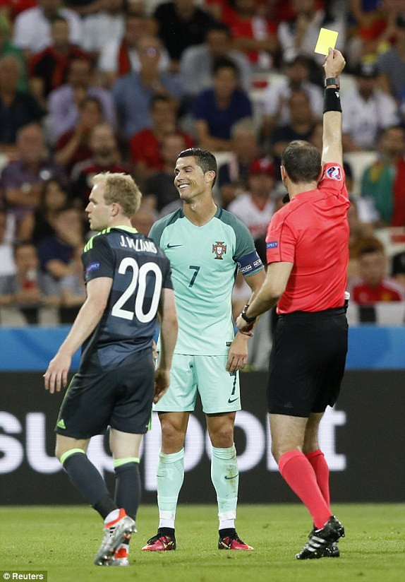 Ronaldo và Nani đưa Bồ Đào Nha vào chung kết ảnh 20