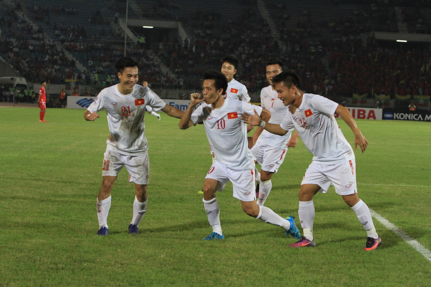 Công Vinh ghi bàn quyết định, tuyển Việt Nam hạ Myanmar ảnh 14