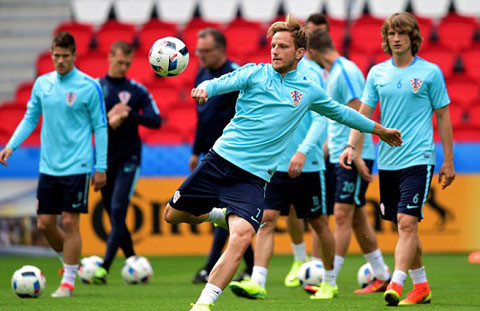 Ba Lan vs Bắc Ireland (1-0): Milik làm nên tất cả ảnh 39