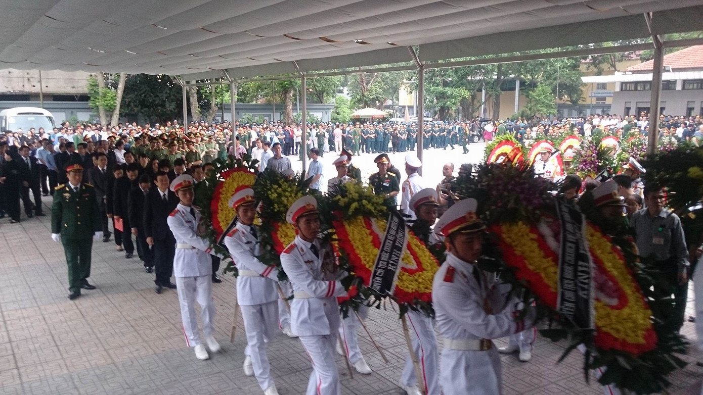 Hàng nghìn người đội mưa tiễn biệt 9 liệt sĩ CASA-212 ảnh 44