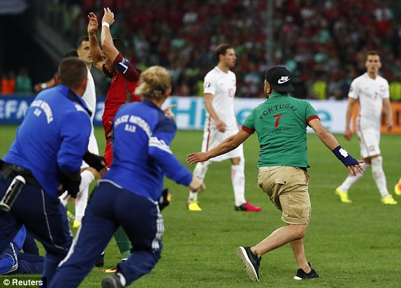 Bồ Đào Nha vào bán kết sau loạt 'đấu súng' nghẹt thở ảnh 24