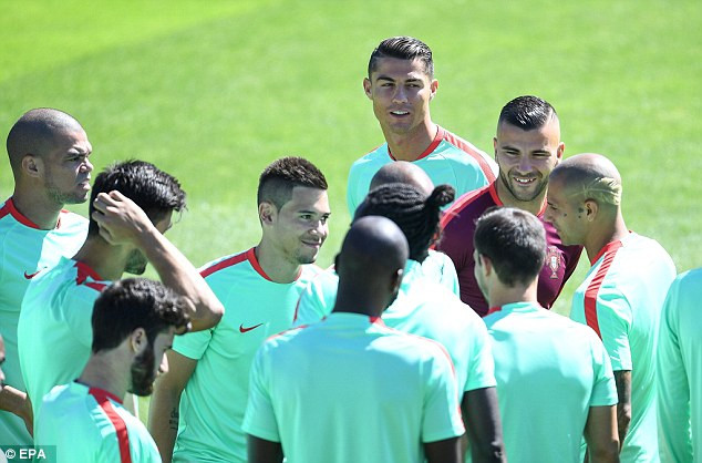 Bồ Đào Nha vô địch EURO nhờ 'bàn thắng vàng' ảnh 2