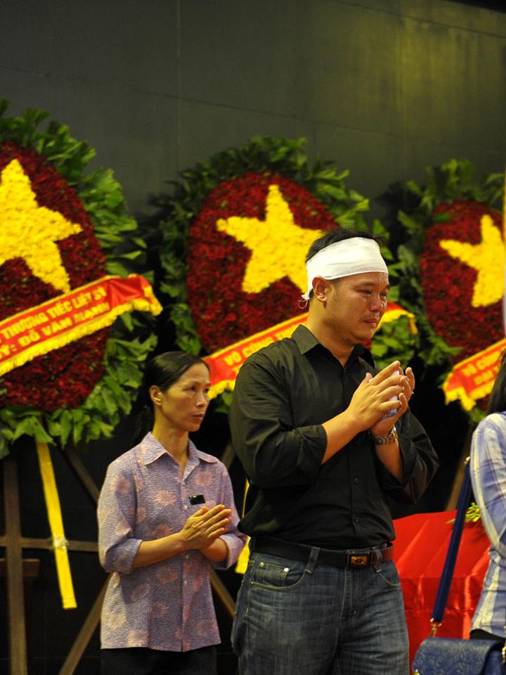 Hàng nghìn người đội mưa tiễn biệt 9 liệt sĩ CASA-212 ảnh 13