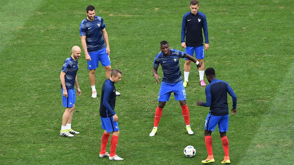 Pháp vs Albania (2-0): Lấy vé sớm từ chiến thắng muộn ảnh 15