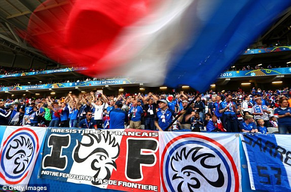 Pháp và Thụy Sĩ dắt tay nhau vào vòng sau ảnh 7