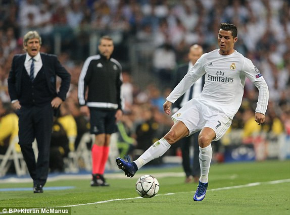 Bàn đá phản đưa Real Madrid vào chung kết ảnh 16