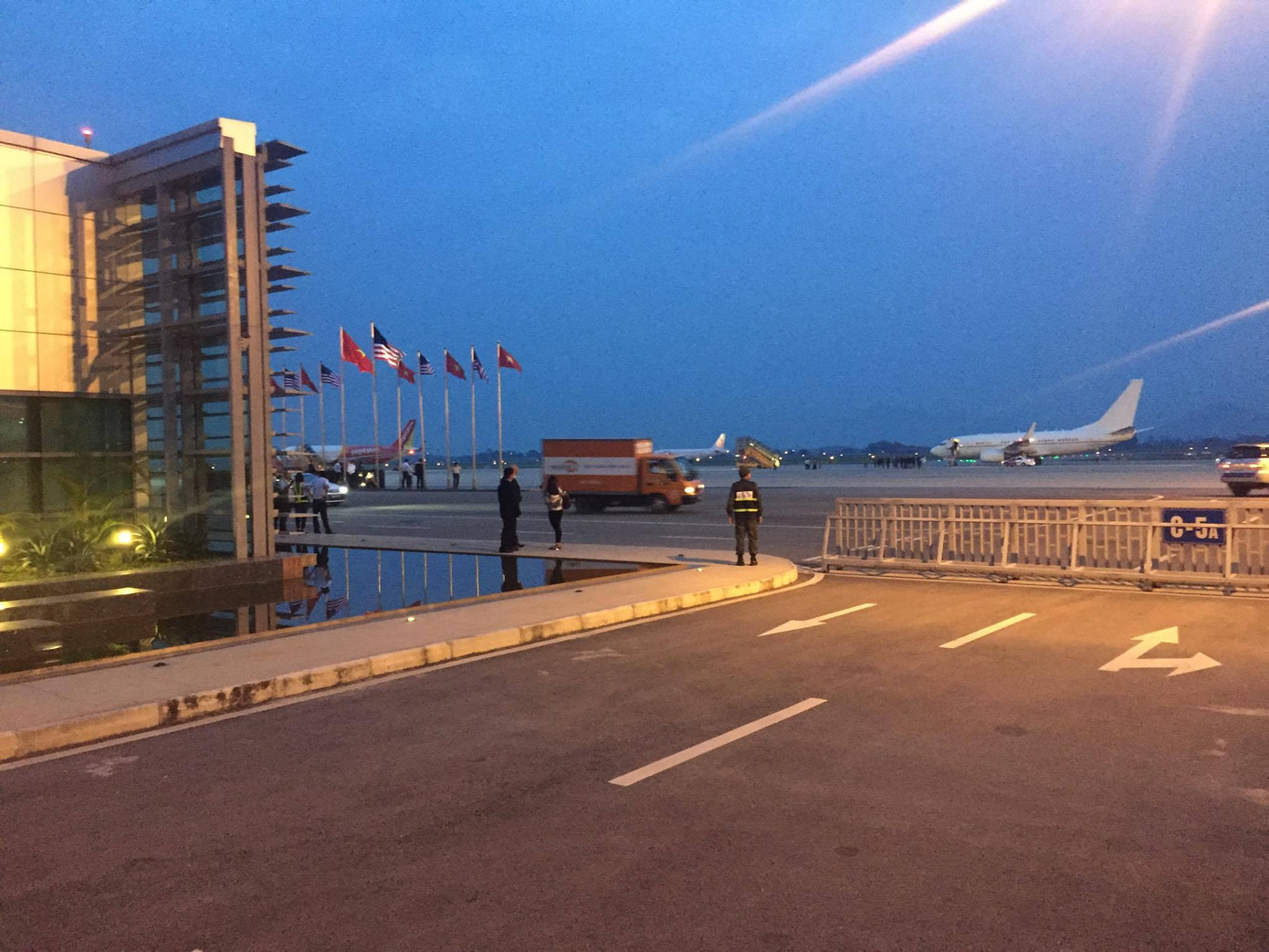 Tổng thống Mỹ Obama đã đến Hà Nội ảnh 24