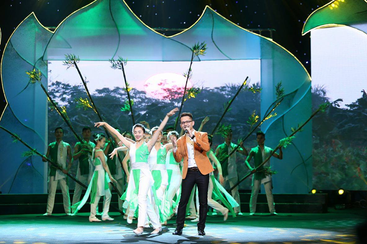 Công bố 10 Gương mặt trẻ Việt Nam tiêu biểu 2015 ảnh 11