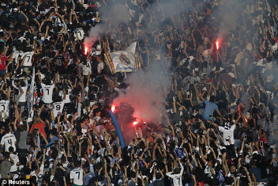 Bàn đá phản đưa Real Madrid vào chung kết ảnh 1