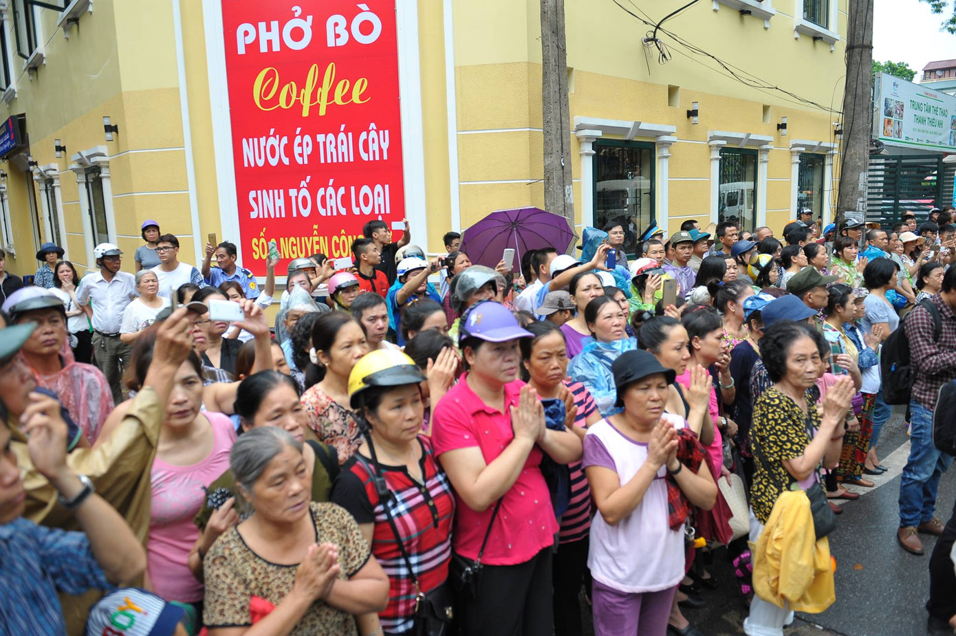 Hàng nghìn người đội mưa tiễn biệt 9 liệt sĩ CASA-212 ảnh 3