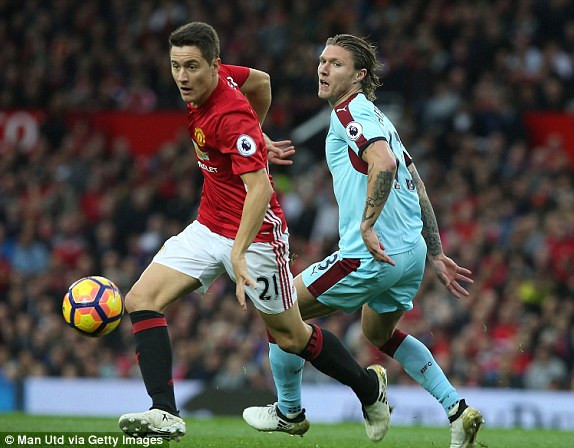 Phung phí cơ hội, M.U bị Burnley chia điểm ảnh 8