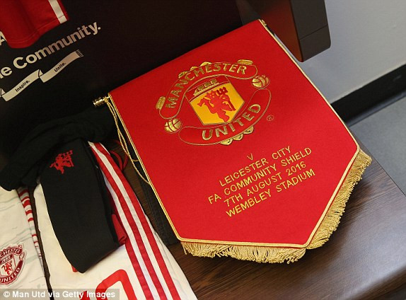 Ibrahimovic giúp M.U đoạt Siêu Cup Anh ảnh 4