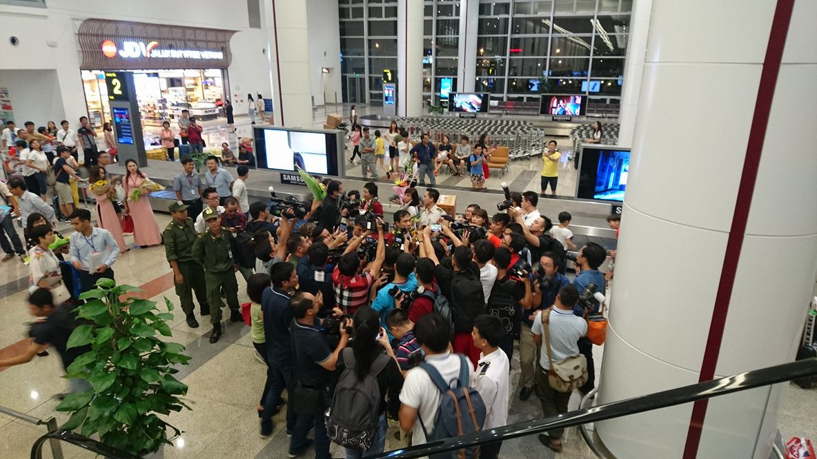 Cuồng nhiệt chào đón 'người hùng' Olympic Hoàng Xuân Vinh ảnh 15