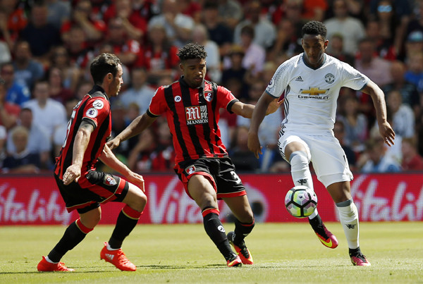 Ibra tỏa sáng, M.U thắng đậm trận ra quân ảnh 9