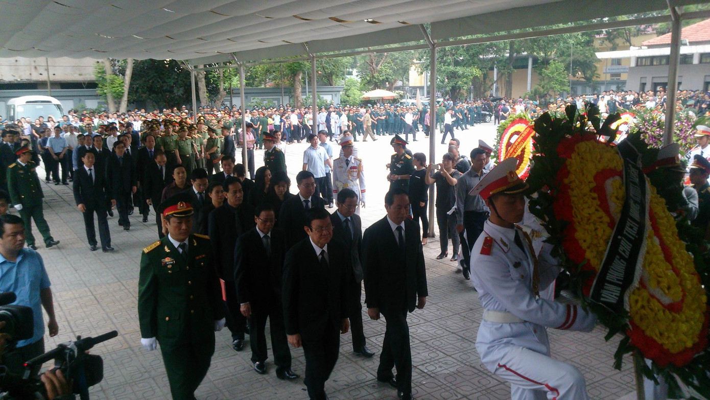 Hàng nghìn người đội mưa tiễn biệt 9 liệt sĩ CASA-212 ảnh 46