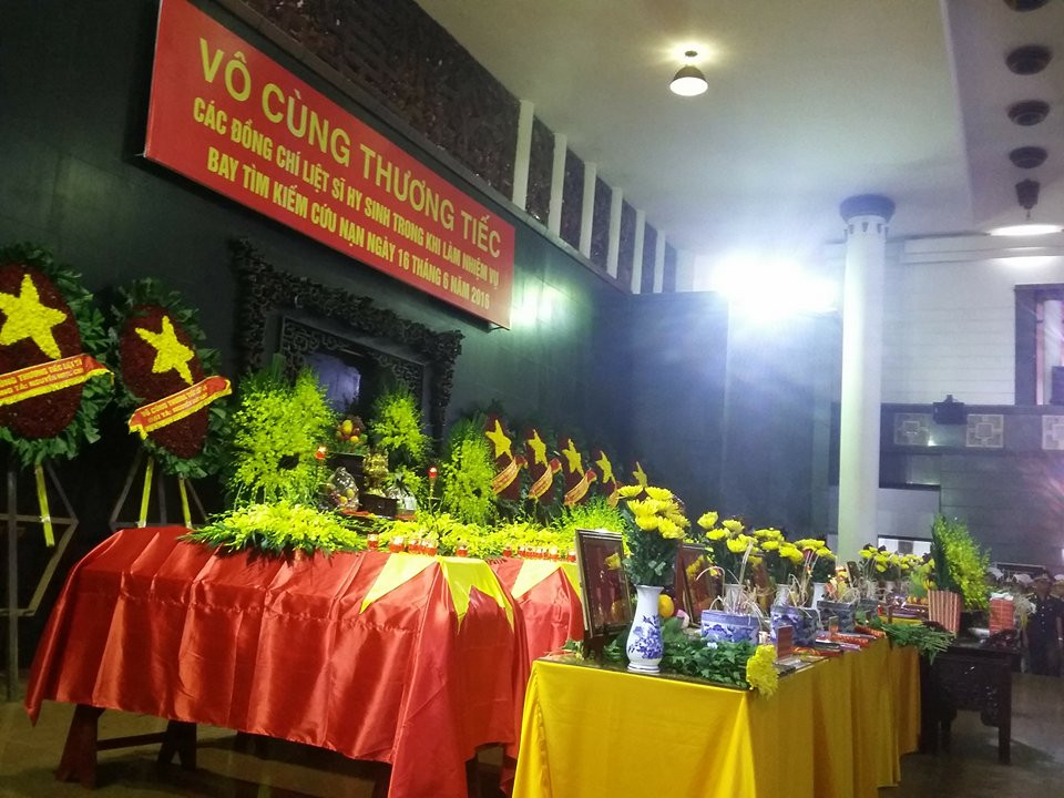 Hàng nghìn người đội mưa tiễn biệt 9 liệt sĩ CASA-212 ảnh 9